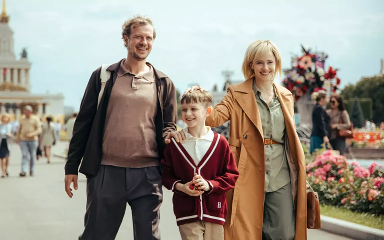 «На льду», «Молодой Шерлок» и «Черная графиня»: 10 главных сериалов марта